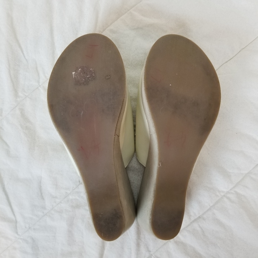 Natural Comfort white leather wide band platform sandals circle cutout detail 10 - Picture 8 of 8